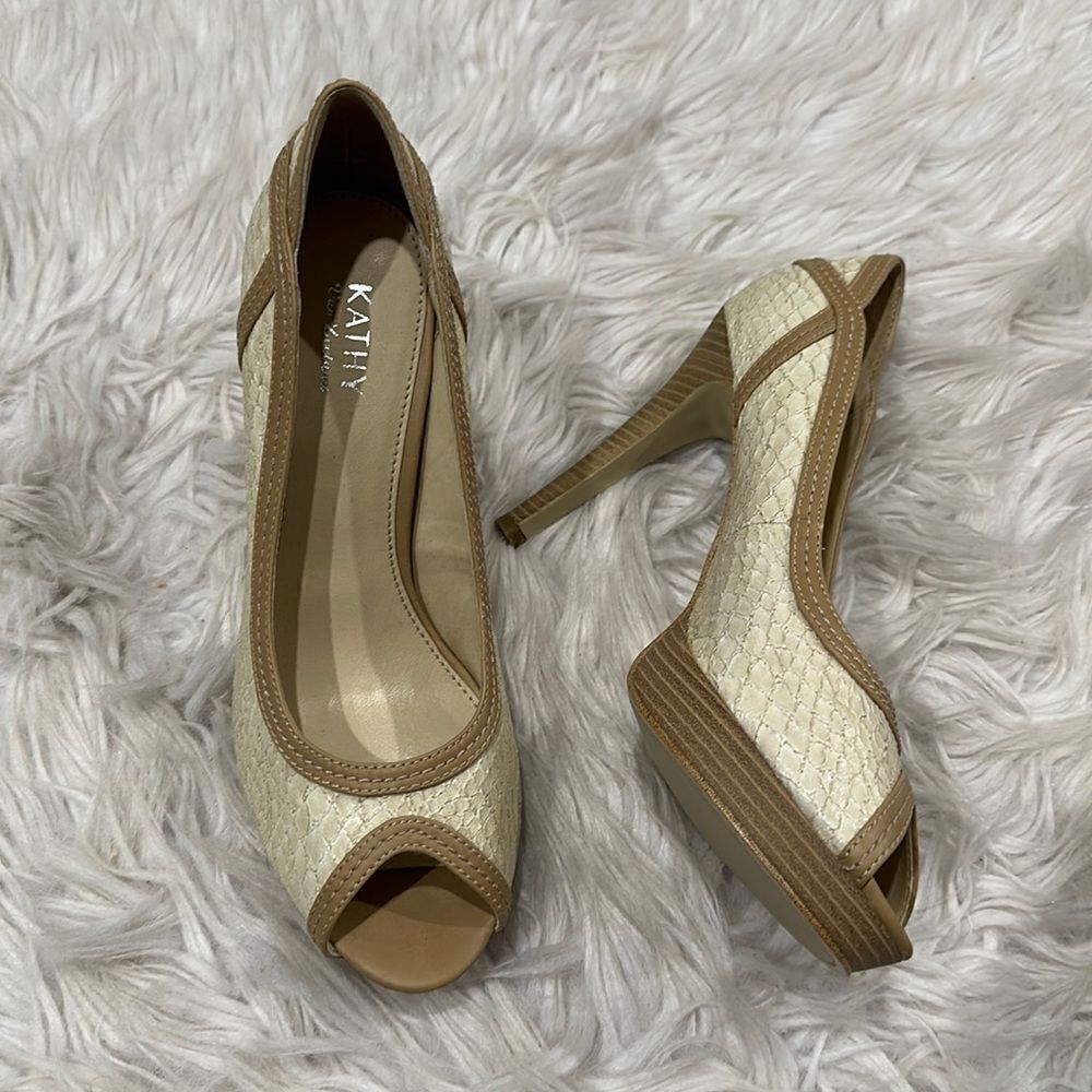 Kathy Van Zealand Dear Snakeskin Peep Toe Heels Sz 9
